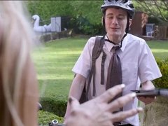 Enthousiasteling, Grote mammen, Blond, Pijpbeurt, Sperma shot, Moeder die ik wil neuken, Kut duiken, Verlegen