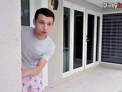 Nana, Grosse bite, Gros seins, Sucer une bite, Brunette brune, Mère que j'aimerais baiser, Huilée, Nénés