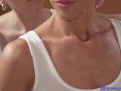 お尻, 美女, デカパイ, 茶髪の, キス, レズビアン, マッサージ, 濡れ