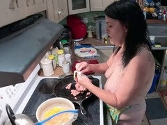 Amateur, Cul à la bouche, Gros cul, Cuisine, Mature, Mère que j'aimerais baiser, Nue  à poil, Tatouage