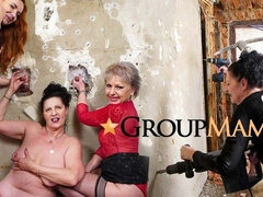 In den arsch, Grosse titten, Blasen, Doppelpenetration, Oma, Handjob, Hd, Reif