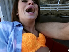 In den arsch, Arsch, Blasen, Braunhaarige, Auto, Aufs gesicht abspritzen, Masturbation, Piercing