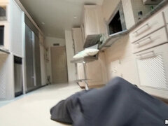 Asiatisch, Tussi, Grosser schwanz, Blasen, Kehlenfick, Zierlich, Pov, Realität