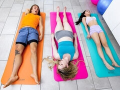 Большая жопа, Большой член, Минет, Собачьи, Две девушки, Натуральные сиськи, Молоденькие, Сиськи