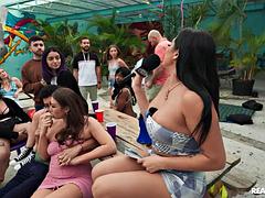 Tetas grandes, Morena, Corridas, Hd, Interracial, Fiesta, Trio, Tetas