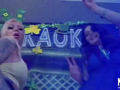 Anaal, Grote kont, Grote lul, Gek, Feest, Zuigen