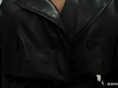 Большая жопа, Минет, Брюнетки, Грудастые, Член, Секс без цензуры, На публике, Сиськи