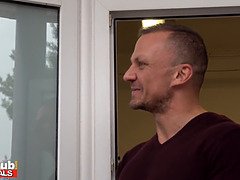 Sucer une bite, Brunette brune, Gorge profonde, Poilue, Branlette thaïlandaise, Indienne, Orgasme, Chevaucher