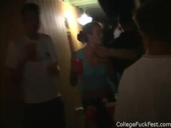 Blondine, Studentin, Schwanz, Studentenwohnheim, Party, Scherzbold, Jungendliche (18+), Spanner