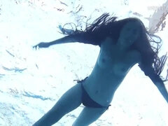 美女, ビキニ, ブロンド, 巨乳な, レズビアン, 小柄, プール, 公共