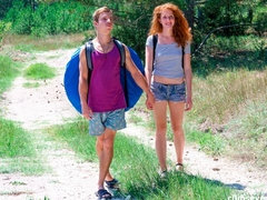 Süss, Hundestellung, Handjob, Küssen, Rotschopf, Dürr, Entkleiden, Jungendliche (18+)