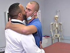 Bisexual, Médico, Doble penetracion, Gay, Guantes, Enfermera, Tatuaje, Uniforme
