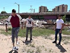 Большие сиськи, Блондинки, Минет, Кончили внутрь, Семяизвержение, Группа, Латиноамериканки, Сиськи