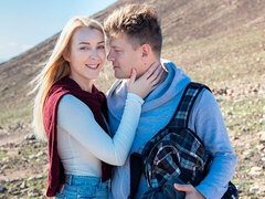 Grote kont, Grote lul, Grote mammen, Blond, Pijpbeurt, Hondjeshouding, Flexibiel, Tiener