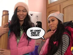 69, Sucer une bite, Faciale, 2 femmes 1 homme, Doigter, Léchez, Thaïlandaise, Mouillée