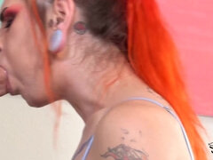 In den arsch, Arschlecken, Blasen, Schwanz, Jeans, Piercing, Rotschopf, Hintern versohlen