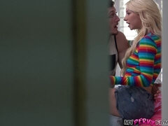 Kont, Blond, Broeder, Gevangen, Daddy, Hondjeshouding, Tatoeage, Tiener