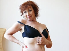 Belle grosse femme bgf, Gros cul, Gros seins, Rondelette, Doigter, Rousse roux, Solo, Dénudage