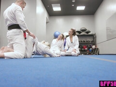 18, デカパイ, フェラチオ, 茶髪の, 巨乳な, なめる, オマンコ, ティーン