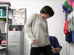 Hinterzimmer, Büro, Muschi, Rasiert, Kurzes haar, Sich ausziehen, Jungendliche (18+), Titten