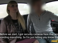 Grosse titten, Blasen, Auto, Betrug, Spermaladung, Aufs gesicht abspritzen, Fingern, Im freien