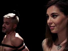 Sadomasochismus, Fesselspiele, Weibliche domination, Faustfick, Handjob, Nippel, Strapon, Flotter dreier