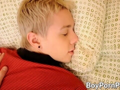 Twink sucks his man off before taking his dick balls deep