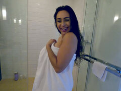 Cuarto de baño, Culo grande, Morena, Penetracion con dedos, Masturbación, Coño, Ducha, Mojado