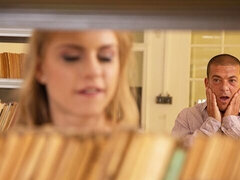 Blonde, Sucer une bite, En levrette, Doigter, Hard, Léchez, Rasée, Nénés