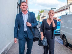 Cul, Embrassement, Chatte, Rasée, Cheveux courts, Dénudage, Adolescente, Nénés