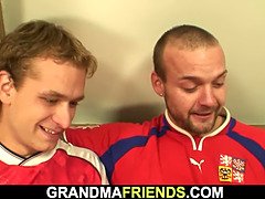 Blondine, Blasen, Oma, Reif, Mann mann frau, Realität, Jungendliche (18+), Flotter dreier