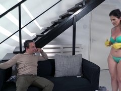 Kondom, Sperma im mund, Lecken, Hausmädchen, Natürlichen titten, Höschen, Muschi, Titten