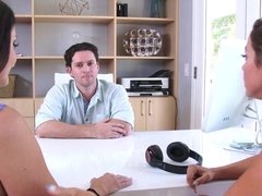 Grote kont, Grote lul, Grote mammen, Pijpbeurt, Bruinharig, Sperma in mond, Diep in de keel, Trio