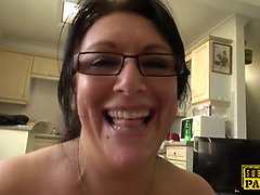 イギリス人, 巨乳な, 眼鏡, Hd, 淫乱熟女, ラフ, 垂れ乳, パイ刷り