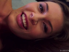 Nana, Brunette brune, Gode, Masturbation