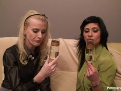 Blonde, Brunette brune, Fait maison, Naturelle, Satin, Maigrichonne, Jarretelles, Nénés