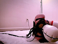 Sadomasochismus, Fesselspiele, Würgen, Maske, Masturbation, Spielzeuge