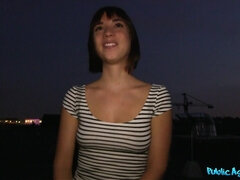 Amateur, Sucer une bite, Brunette brune, Européenne, Argent, De plein air, Pov, Réalité