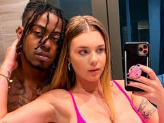 Grote kont, Grote mammen, Zwart, Pijpbeurt, Rondborstig, Lul, Moeder die ik wil neuken, Tatoeage