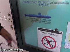 Красотки, Пляж, Большой член, Минет, Кончили внутрь, Пальцем, На публике, Сосущие