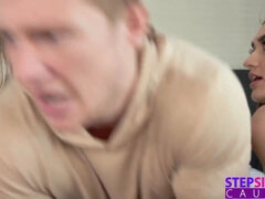 Blondine, Braunhaarige, Gesichtssitzen, Handjob, Hd, Rasiert, Flotter dreier, Titten