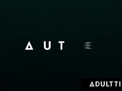 Aziatisch, Diep in de keel, Sperma in gezicht, Hardcore, Interraciaal, Geperverteerd, Kut duiken, Tiener