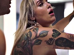 美女, デカ尻, デカパイ, ブロンド, 巨乳な, 馬乗り, タトゥー, オッパイの