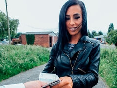 Arsch, Blasen, Braunhaarige, Hundestellung, Handjob, Milf, Pov, Tätowierung