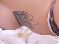 Anal, Lécher le cul, Brunette brune, En levrette, Branlette thaïlandaise, Hard, Fille latino, Chatte