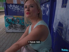 Grosse bite, Blonde, Sucer une bite, Tchèque, Gorge profonde, De plein air, Fessée, Nénés