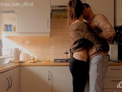 Amateur, Culo, Pareja, Pies, Besar, Cocina, Orgasmo, Tetas