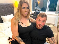 Gros cul, Blonde, Sucer une bite, Doigter, Branlette thaïlandaise, Lingerie, Mère que j'aimerais baiser, Tatouage