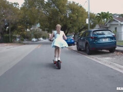 Grosser arsch, Grosse titten, Kehlenfick, Schwanz, Würgen, Monster, Pov, Muschi