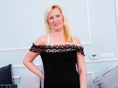 Leie, Blondine, Dildo, Fingern, Absätze, Reif, Mutti, Solo